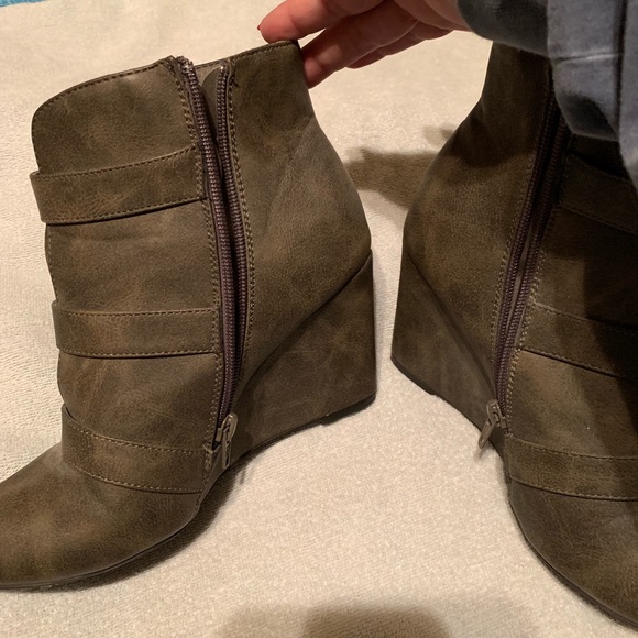 Boot - Picture 2 of 2